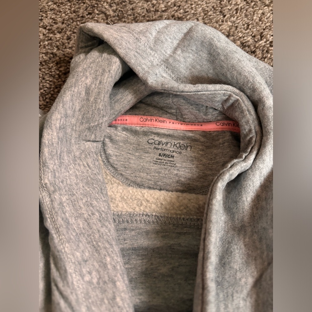 Sweatshirt - Picture 6 of 11